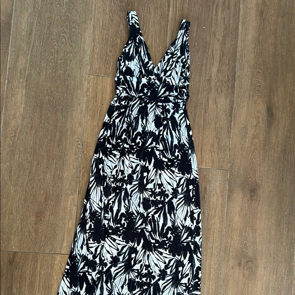 Chic Black and White Maxi Dress - Picture 4 of 4